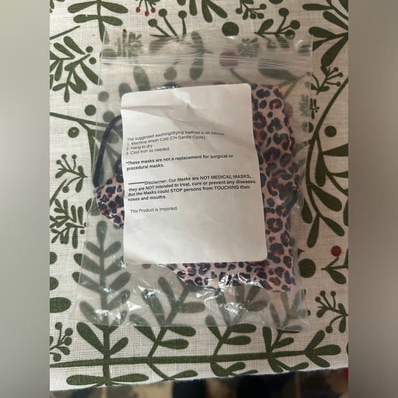 Slip Reusable Face Covering  Mask NIB - Picture 6 of 7